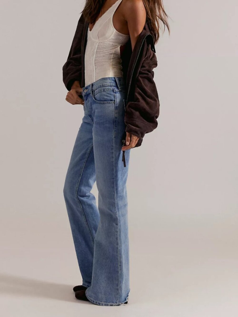 NWT Free People West Coast Relaxed Flare Jeans in Dodger Short - Picture 2 of 7